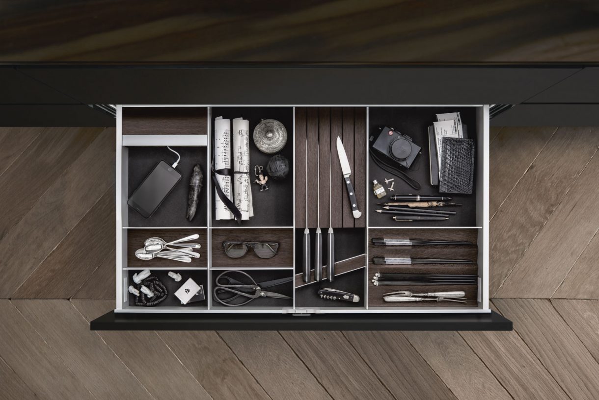 Aluminium - Smoked Chestnut including Knife Block and Phone Charging Port